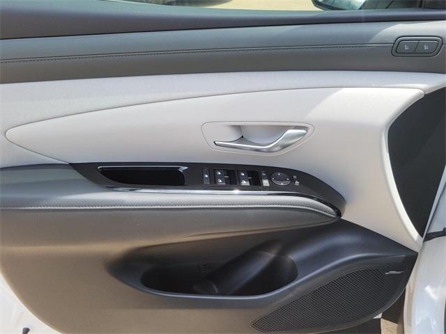 Photo of 2025 White Pearl Hyundai TUCSON