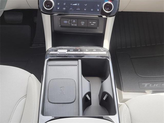Photo of 2025 White Pearl Hyundai TUCSON