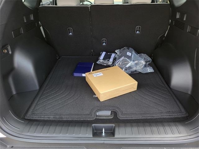 Photo of 2025 White Pearl Hyundai TUCSON