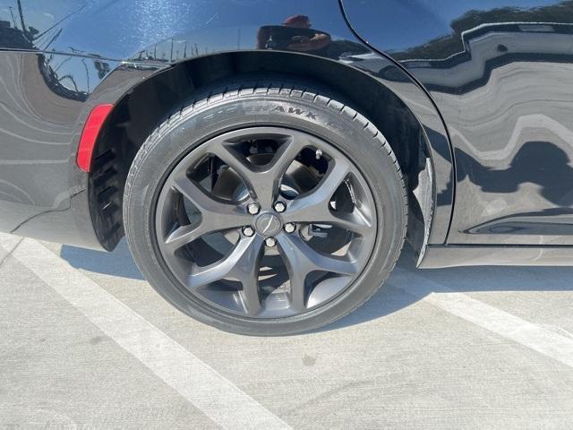 Photo of 2023 Gloss Black Chrysler 300