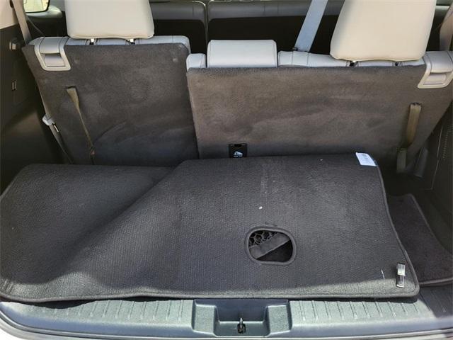 Photo of 2022 White Toyota Highlander