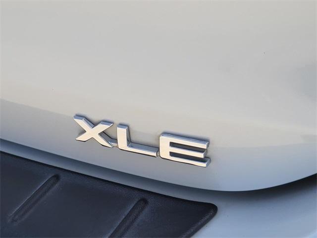 Photo of 2022 White Toyota Highlander