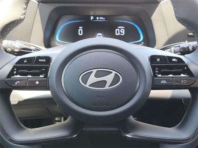 Photo of 2025 Black Hyundai ELANTRA