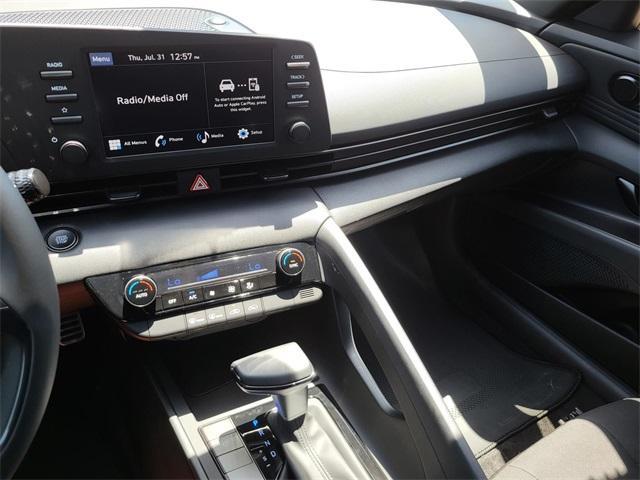 Photo of 2025 Black Hyundai ELANTRA