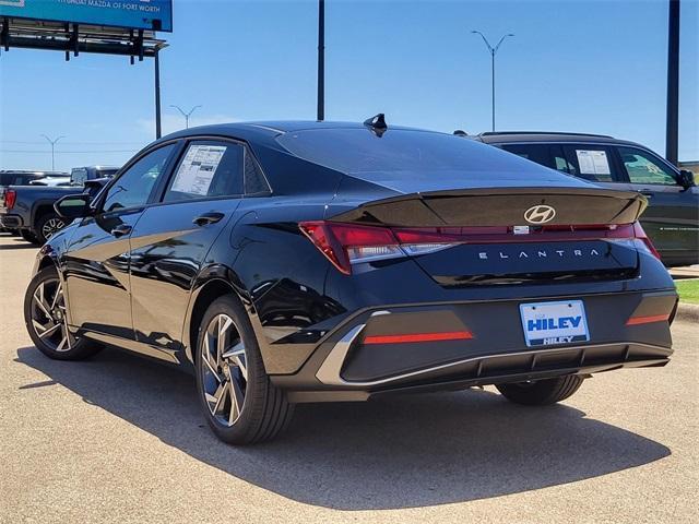 Photo of 2025 Black Hyundai ELANTRA