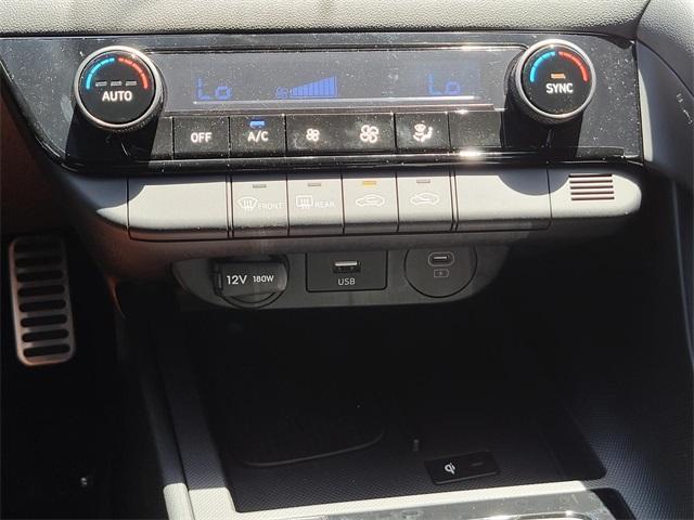 Photo of 2025 Black Hyundai ELANTRA