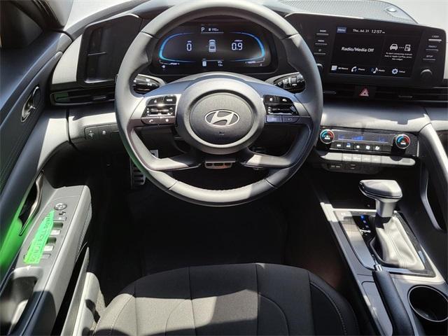 Photo of 2025 Black Hyundai ELANTRA