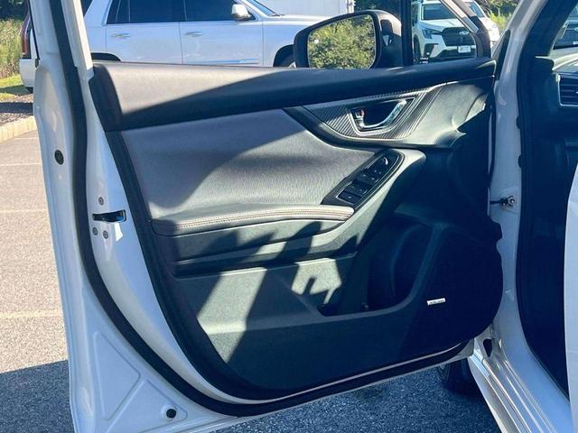 Photo of 2023 Crystal White Pearl Subaru Impreza
