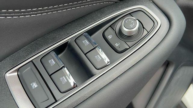 Photo of 2025 Crystal White Pearl Subaru Outback