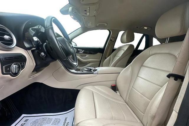 Photo of 2016 designo Cardinal Red Metallic Mercedes-Benz GLC 300