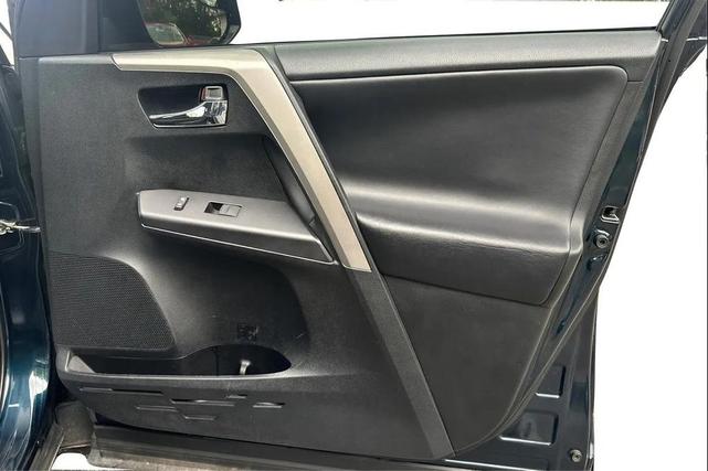 Photo of 2018 Green Toyota RAV4