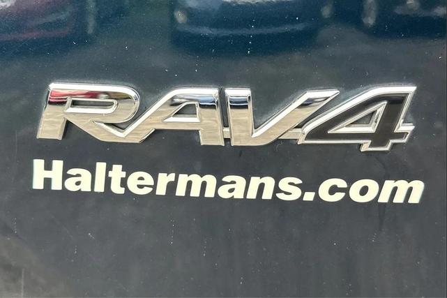 Photo of 2018 Green Toyota RAV4