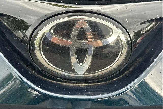 Photo of 2018 Green Toyota RAV4