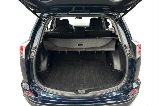 Photo of 2018 Green Toyota RAV4