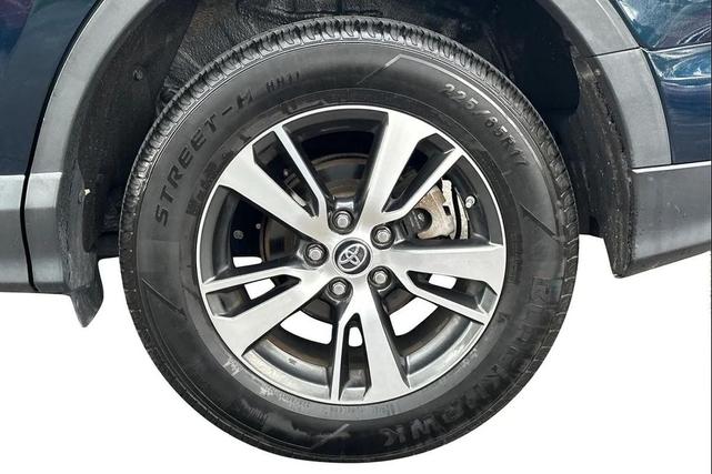 Photo of 2018 Green Toyota RAV4
