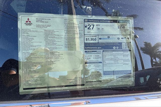 Photo of 2025 White Diamond Mitsubishi Outlander