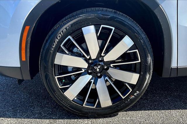 Photo of 2025 White Diamond Mitsubishi Outlander