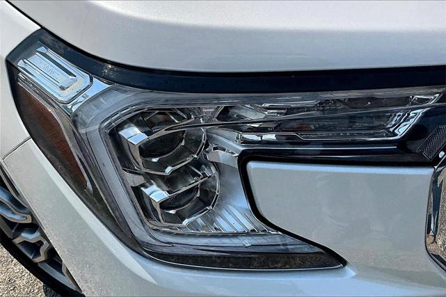 Photo of 2024 White Frost Tricoat GMC Terrain