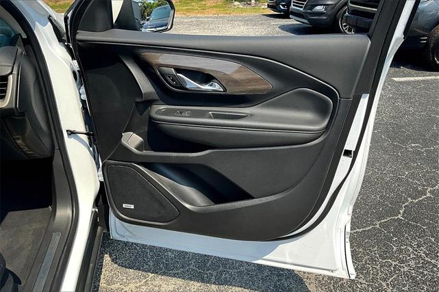Photo of 2024 White Frost Tricoat GMC Terrain