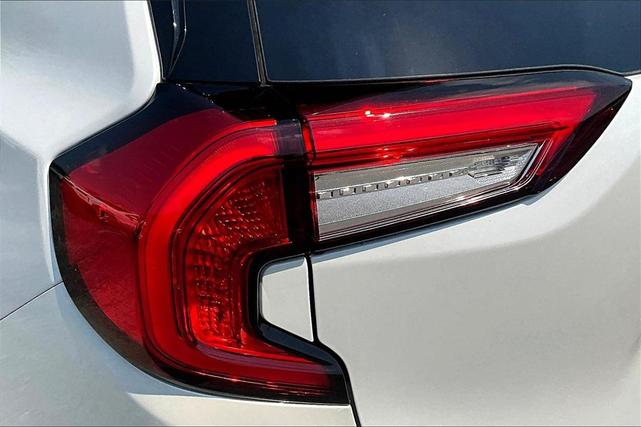 Photo of 2024 White Frost Tricoat GMC Terrain