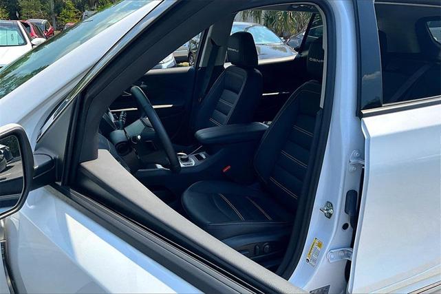 Photo of 2024 White Frost Tricoat GMC Terrain