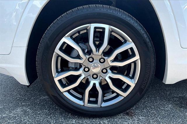 Photo of 2024 White Frost Tricoat GMC Terrain