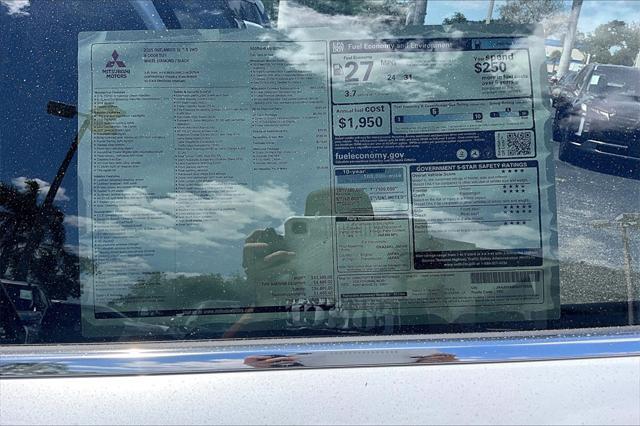 Photo of 2025 White Diamond Mitsubishi Outlander