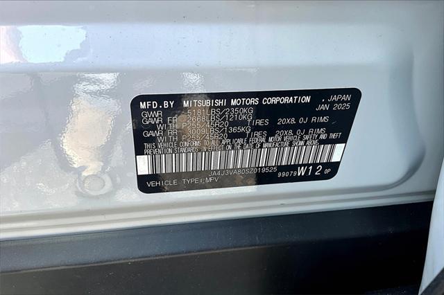 Photo of 2025 White Diamond Mitsubishi Outlander