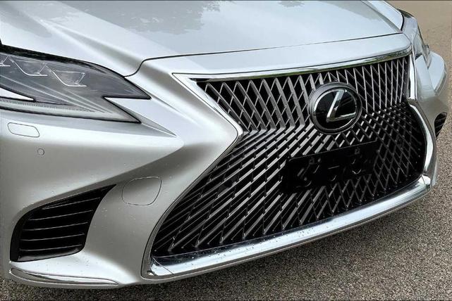 Photo of 2018 Liquid Platinum Lexus LS 500