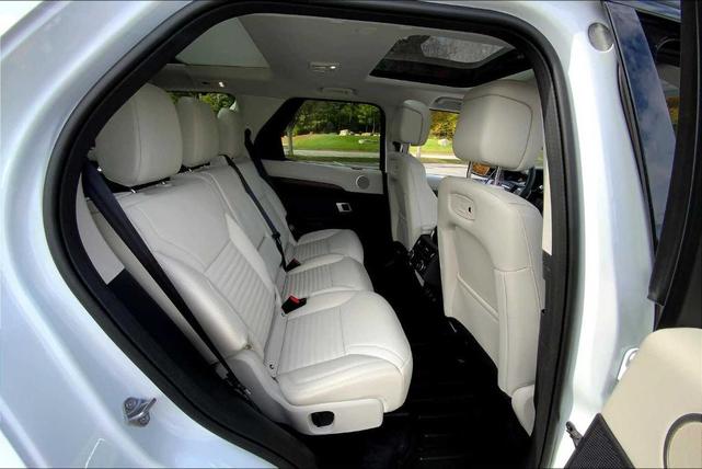 Photo of 2025 Fuji White Land Rover Discovery