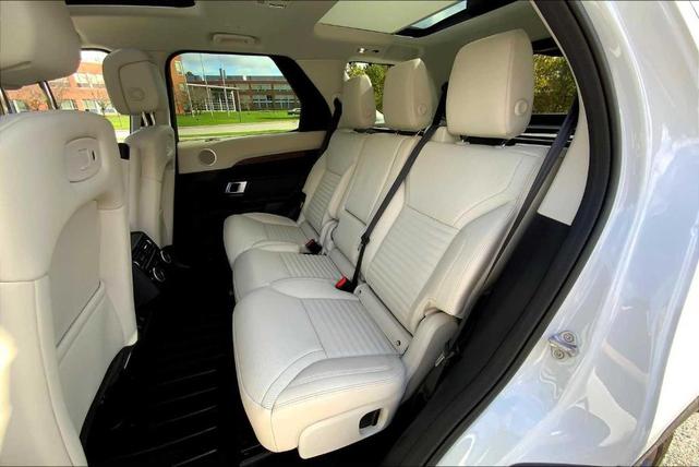 Photo of 2025 Fuji White Land Rover Discovery