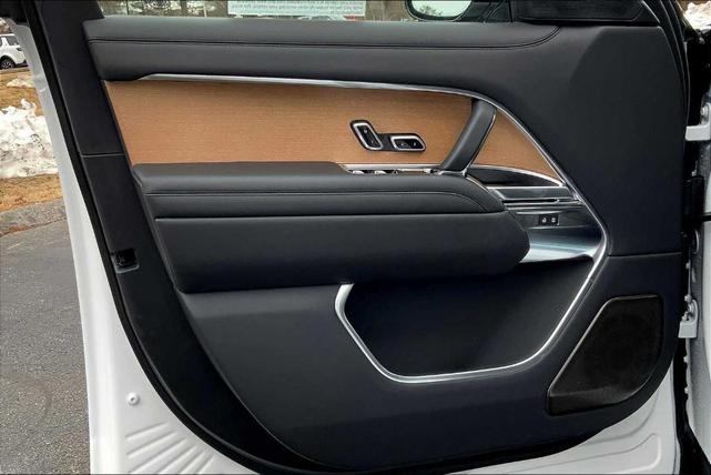 Photo of 2025 Ostuni Pearl White Land Rover Range Rover