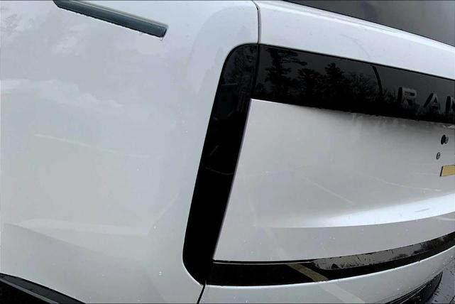 Photo of 2025 Ostuni Pearl White Land Rover Range Rover