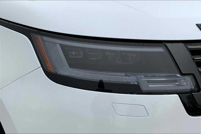 Photo of 2025 Ostuni Pearl White Land Rover Range Rover