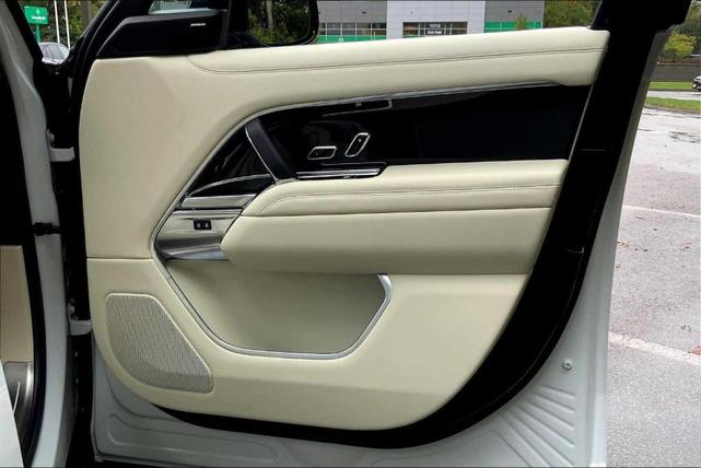 Photo of 2023 Fuji White Land Rover Range Rover
