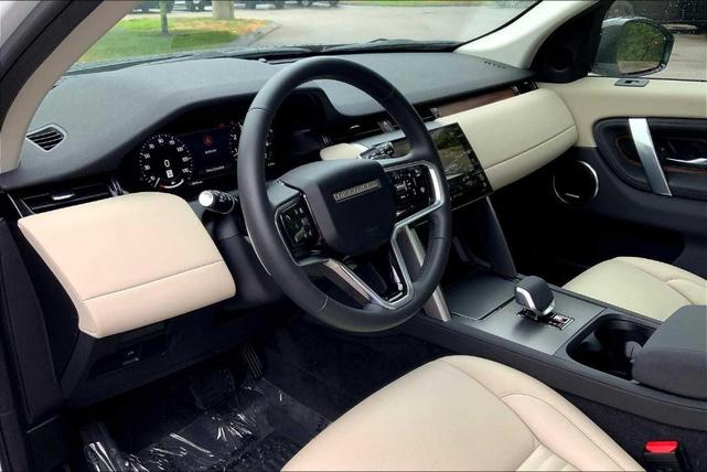 Photo of 2025 Fuji White Land Rover Discovery Sport