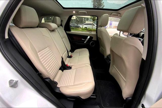 Photo of 2025 Fuji White Land Rover Discovery Sport