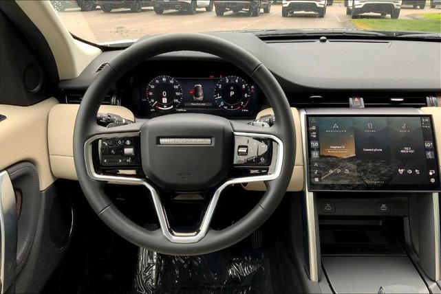 Photo of 2025 Fuji White Land Rover Discovery Sport