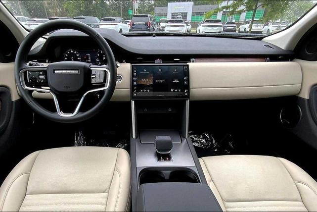 Photo of 2025 Fuji White Land Rover Discovery Sport