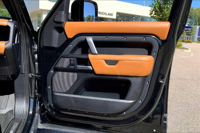 Photo of 2023 Santorini Black Land Rover Defender
