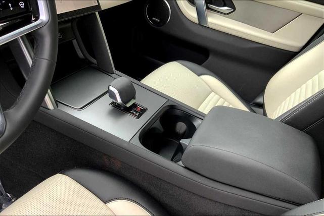 Photo of 2025 Varesine Blue Land Rover Discovery Sport