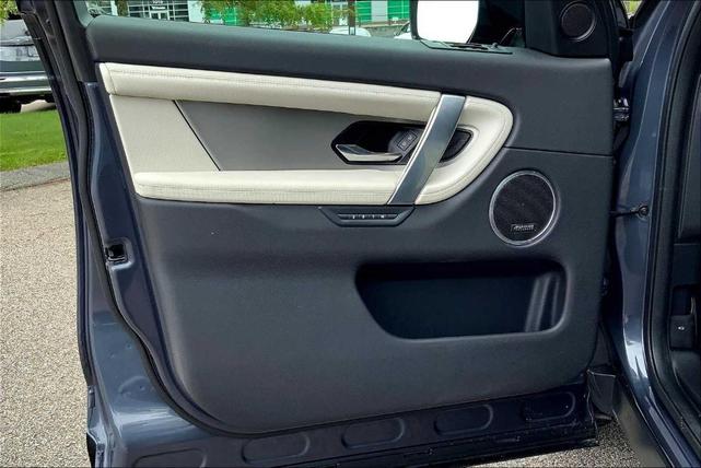 Photo of 2025 Varesine Blue Land Rover Discovery Sport