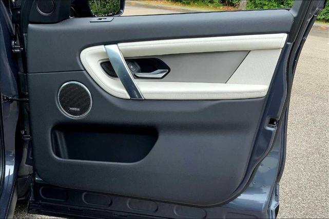 Photo of 2025 Varesine Blue Land Rover Discovery Sport