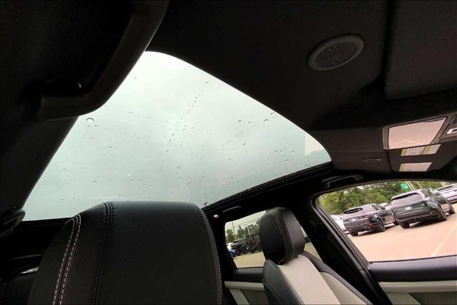 Photo of 2025 Varesine Blue Land Rover Discovery Sport