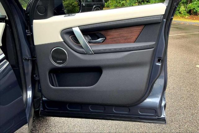 Photo of 2025 Varesine Blue Land Rover Discovery Sport