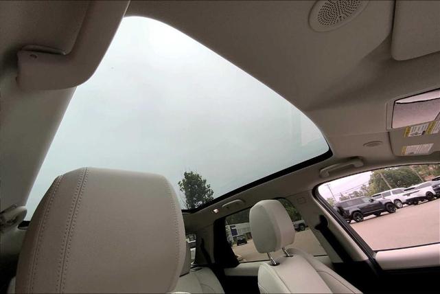 Photo of 2025 Varesine Blue Land Rover Discovery Sport