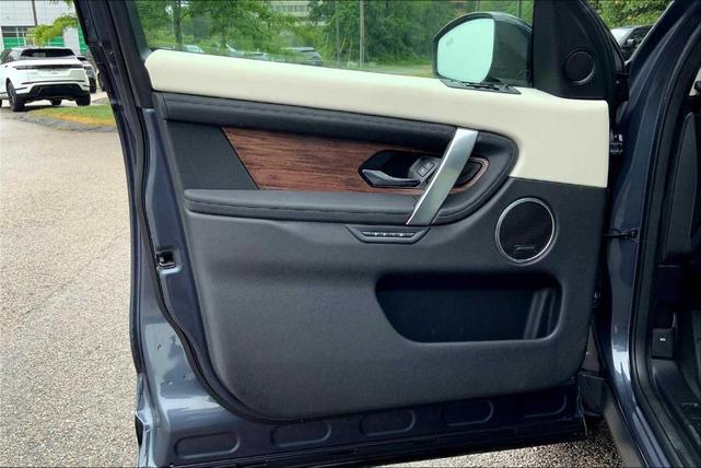 Photo of 2025 Varesine Blue Land Rover Discovery Sport
