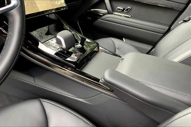 Photo of 2025 Fuji White Land Rover Range Rover Sport