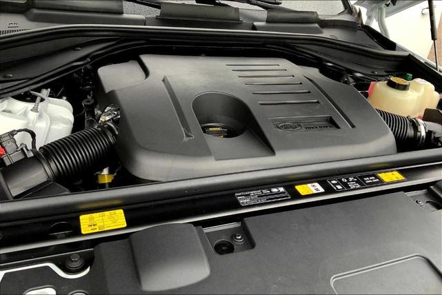 Photo of 2025 Fuji White Land Rover Range Rover Sport