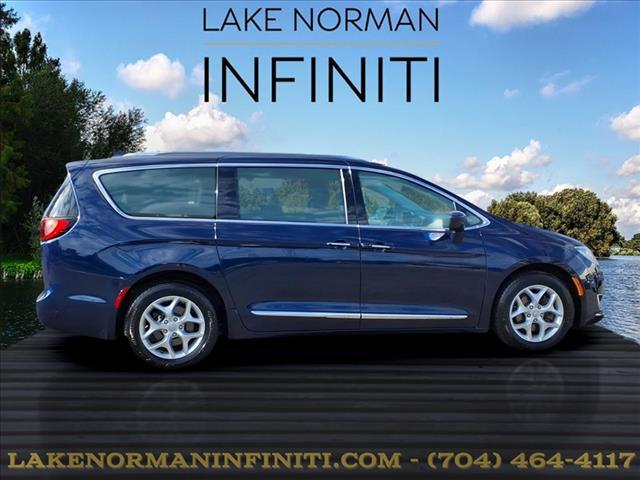 Photo of 2017 Jazz Blue Pearlcoat Chrysler Pacifica